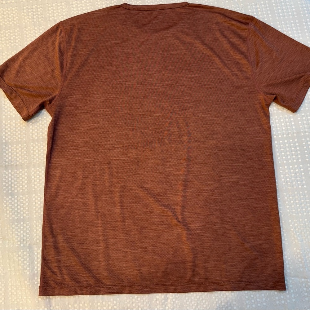 Vuori Zephyr Tee in Cedar Heather color XL - Picture 2 of 4